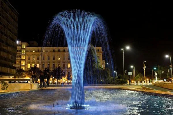 نازل کرون آبنما